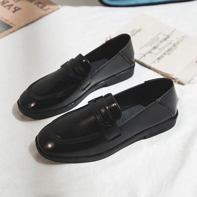 Bőr női alkalmi cipő lapos talppal