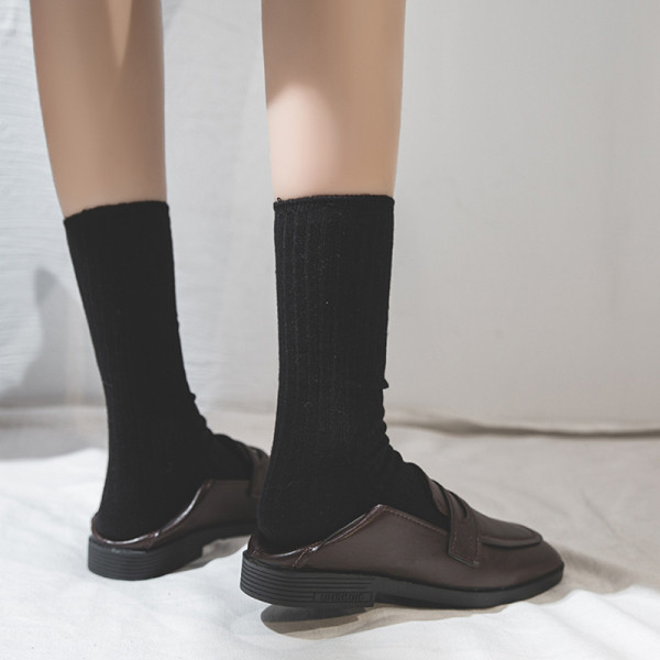 Bőr női alkalmi cipő lapos talppal