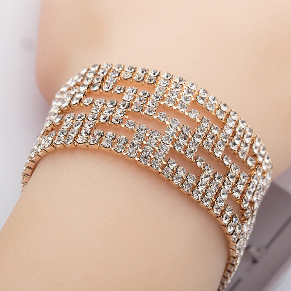 Šiuolaikinė moteriška apyrankė su akmenukais ir užsegimu