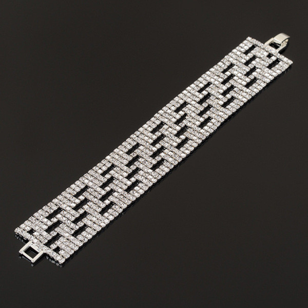 Šiuolaikinė moteriška apyrankė su akmenukais ir užsegimu