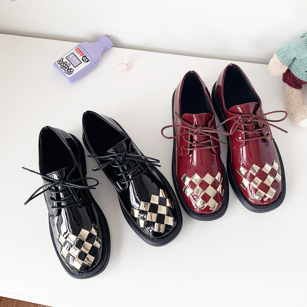 Pavasara ikdienas lakādas apavi ar plakanu zoli