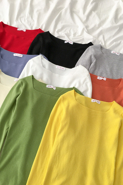 Ikdienas sieviešu blūze ar kvadrātveida kakla izgriezumu un garām piedurknēm