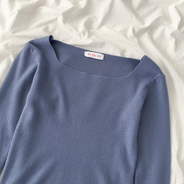 Ikdienas sieviešu blūze ar kvadrātveida kakla izgriezumu un garām piedurknēm