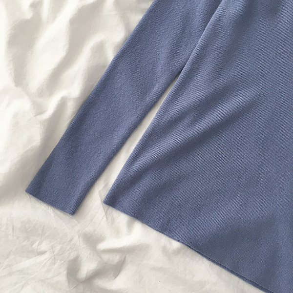 Ikdienas sieviešu blūze ar kvadrātveida kakla izgriezumu un garām piedurknēm