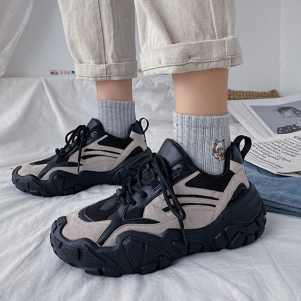 Rudens sieviešu kedas ar raupju zoli