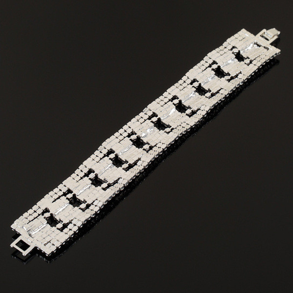 Stilinga moteriška apyrankė su akmenukais ir užsegimu