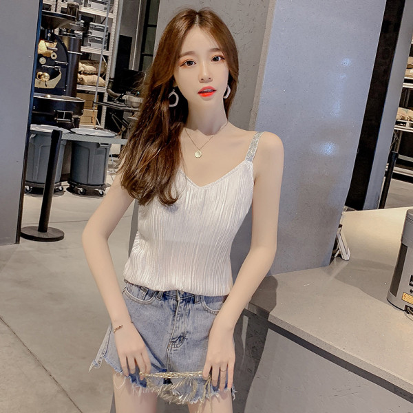 Modern női felső vékony pántokkal és fényes részecskékkel