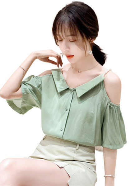 Moteriški modernūs marškiniai apnuogintais pečiais ir dekoratyviniais perlais