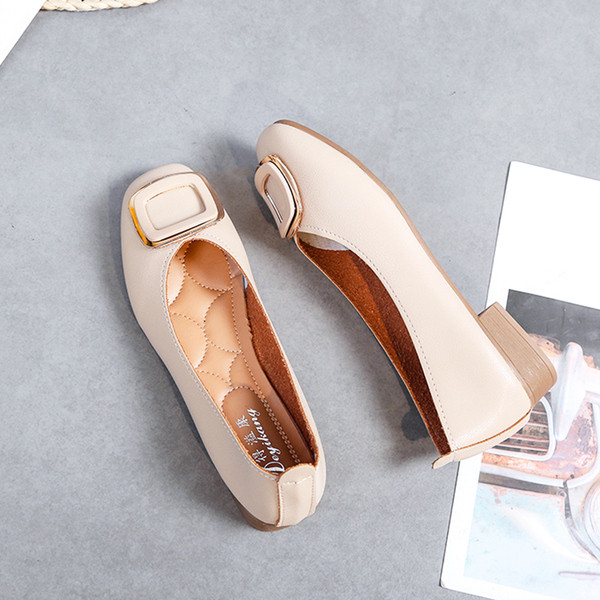 Női alkalmi cipő lapos talppal és csattal