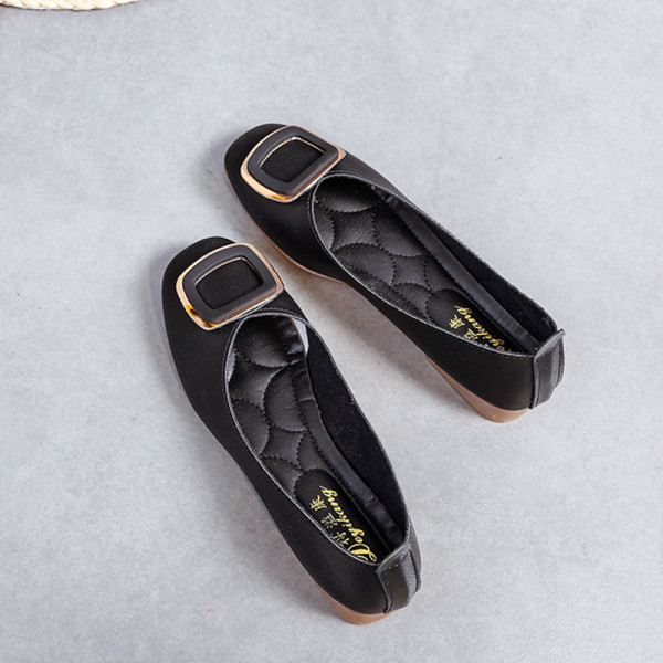 Női alkalmi cipő lapos talppal és csattal