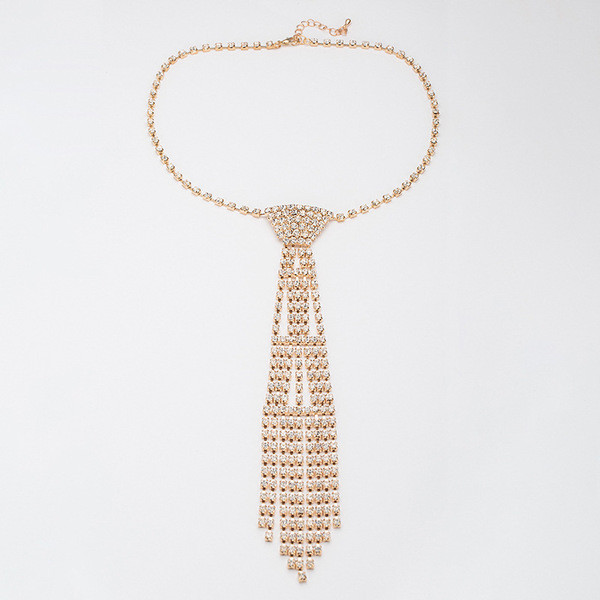 Eleganta sieviešu kaklarota kaklasaites formā ar akmeņiem