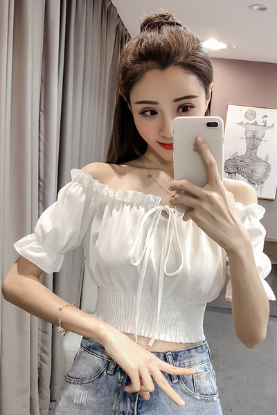 Lezser női rövid blúz nyakkendővel