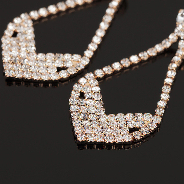 Stílusos női lógó fülbevaló ezüst kövekkel