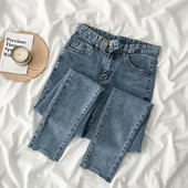 Mūsdienīgi elastīgi džinsi ar augstu vidukli un kabatām