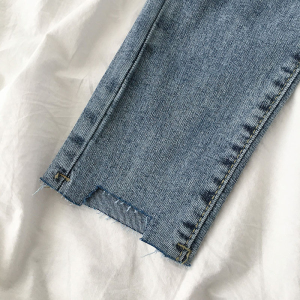 Mūsdienīgi elastīgi džinsi ar augstu vidukli un kabatām