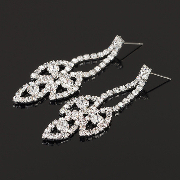 Stiilsed naiste rippuvad kivikestega kõrvarõngad