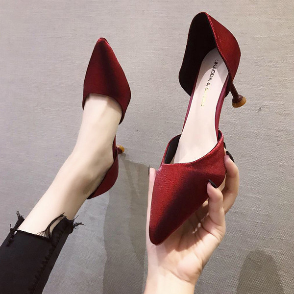 Női bársony cipő hegyes modell és alacsony sarkú - két modell