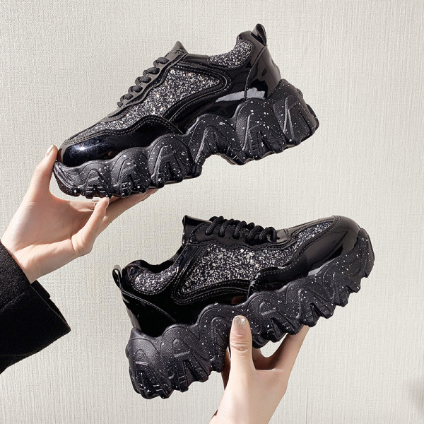 Adidasi moderni de dama cu talpa inalta, aspra si efect stralucitor