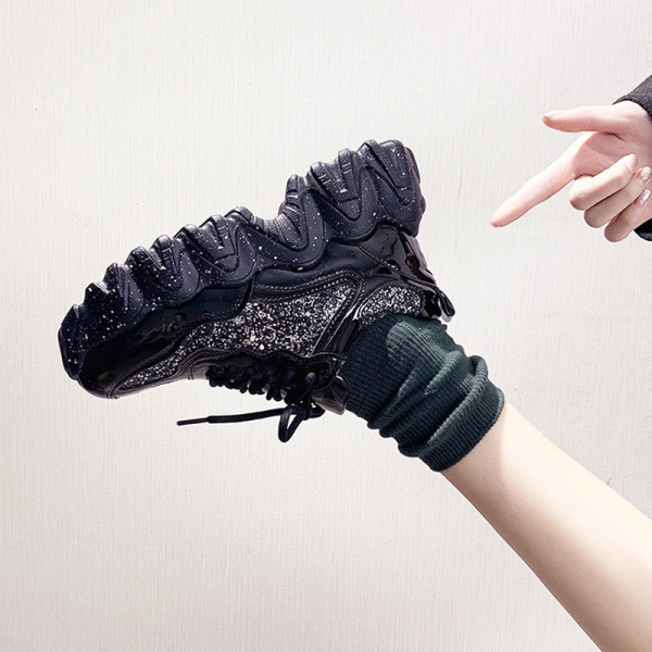 Adidasi moderni de dama cu talpa inalta, aspra si efect stralucitor