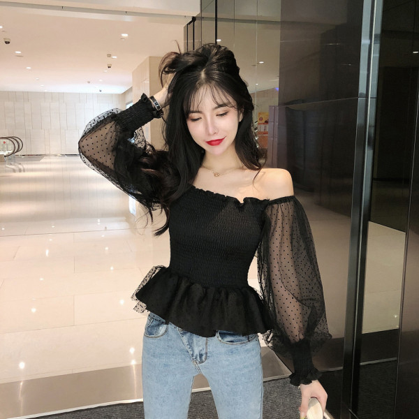 Šiuolaikinė moteriška palaidinė nuleistomis pūstomis rankovėmis