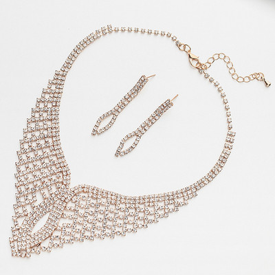 Elegáns női szett nyaklánccal és kövekkel díszített fülbevalóval