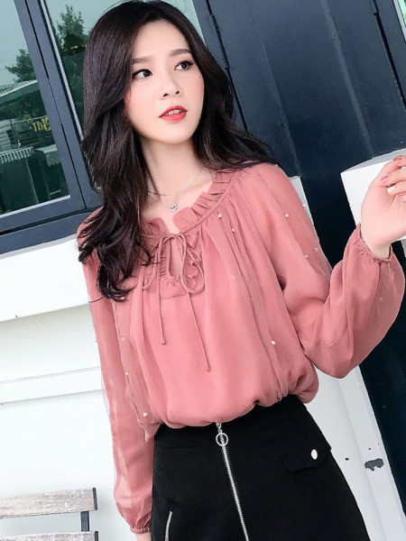 Modern női blúz rózsaszín, nyakkendővel és kerek nyakkivágással