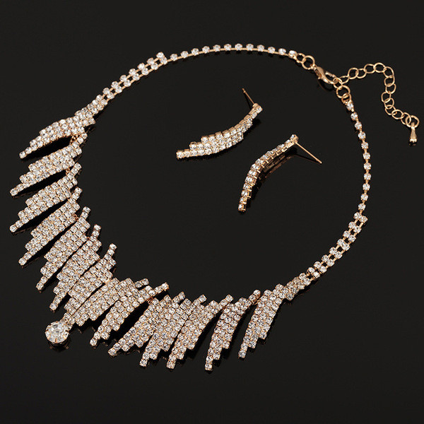 Set elegant pentru femei, care include colier și cercei