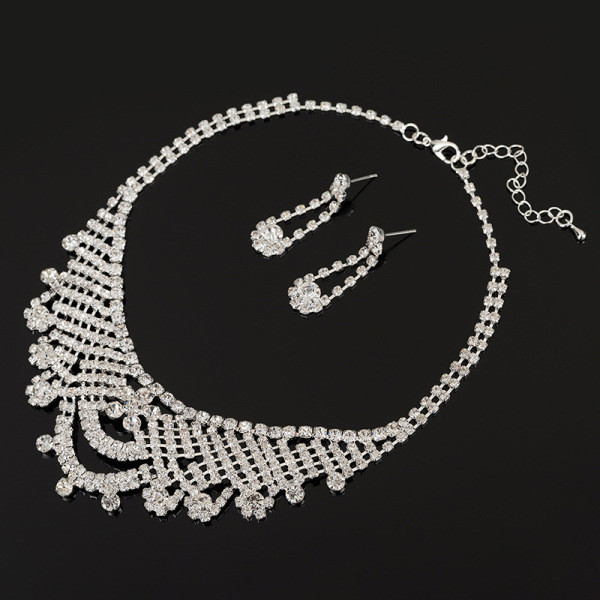 Μοντέρνο γυναικείο σετ περιδέραιο σε ασήμι χρώμα και σκουλαρίκια