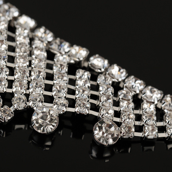 Μοντέρνο γυναικείο σετ περιδέραιο σε ασήμι χρώμα και σκουλαρίκια