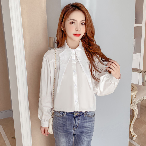 Sieviešu ikdienas krekls ar pogām un garām platām piedurknēm