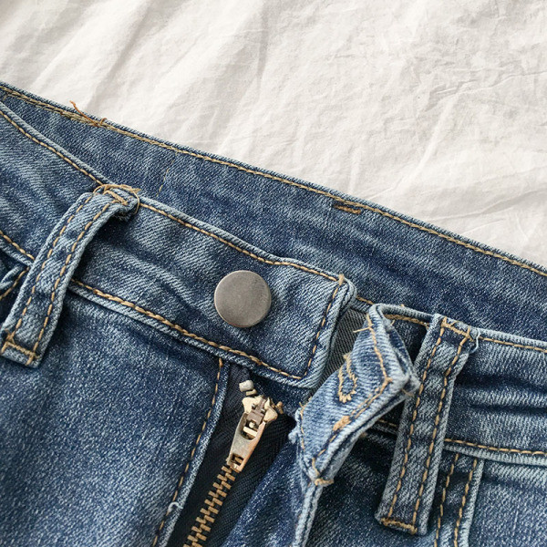 Modern női farmer, magas derékig érő modellel