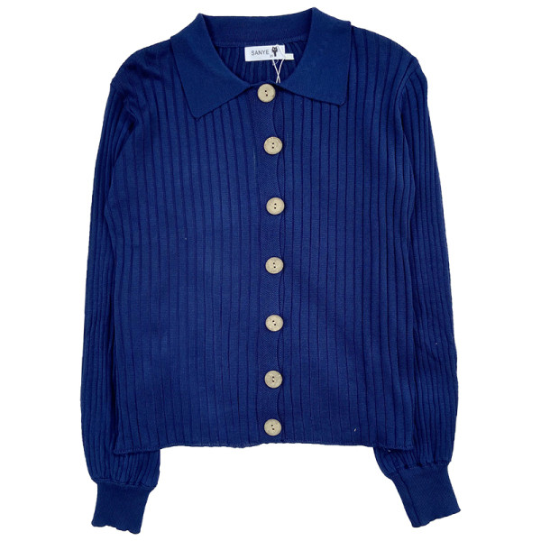 Kötött női blúz klasszikus gallérral és gombokkal