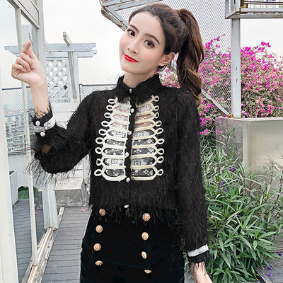 Stiilne naiste särk klassikalise krae, narmaste ja nööpidega