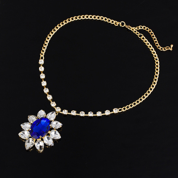 Eleganta sieviešu kaklarota ar zilu akmeni