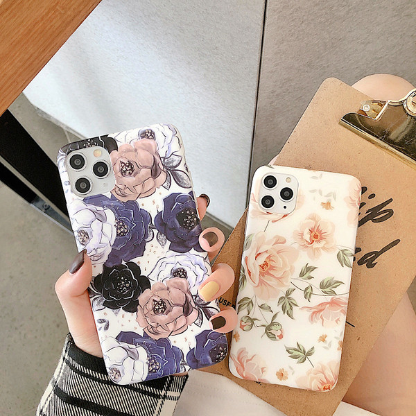 Korpuss iPhone 11 Pro Max ar ziediem - divi modeļi