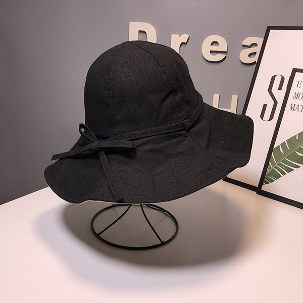 Pavasara sieviešu cepure ar bārkstīm un lentīti