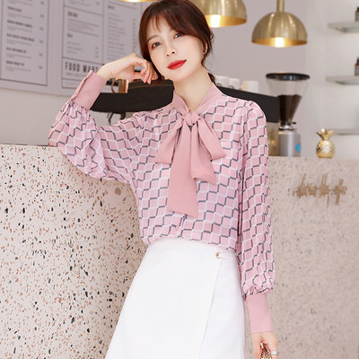 Naiste šifoonist särk paela ja pikkade varrukatega