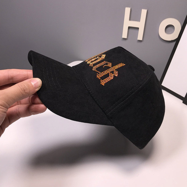 Ikdienas sieviešu melnā cepure ar vizieri un uzrakstu divos modeļos