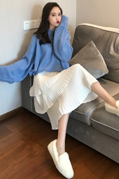 Laisvas moteriškas vidutinio ilgio sijonas