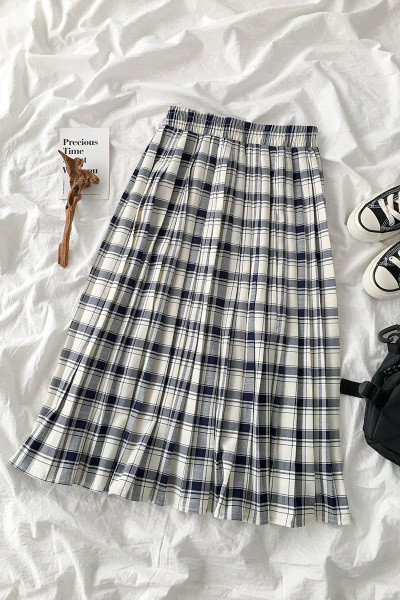 Rūtains sieviešu svārku piegriezuma modelis ar elastīgu jostasvietu