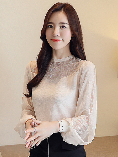 Stilinga moteriška palaidinė su ovalia iškirpte ir ilgomis rankovėmis