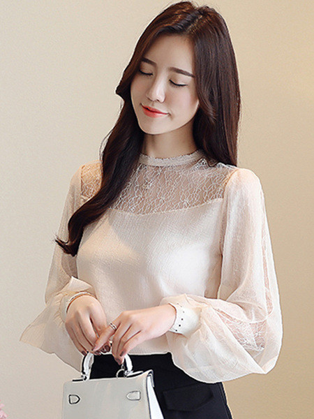 Stilinga moteriška palaidinė su ovalia iškirpte ir ilgomis rankovėmis