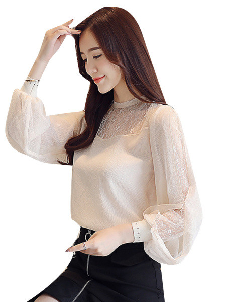 Stilinga moteriška palaidinė su ovalia iškirpte ir ilgomis rankovėmis