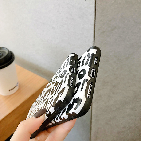 Husă pentru iPhone 11 Pro Max cu model leopard în alb-negru