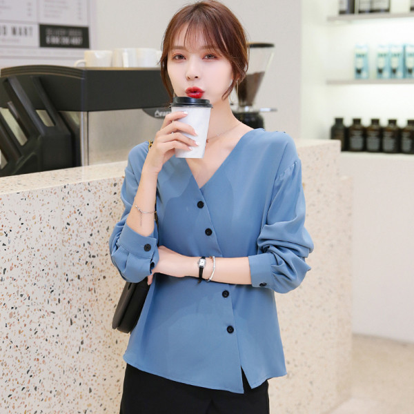 Sieviešu stilīgs krekls zilā krāsā ar špica kakla izgriezumu ar garām piedurknēm