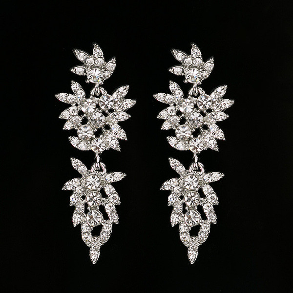 Elegantiški moteriški kabantys auskarai su sidabriniais akmenimis