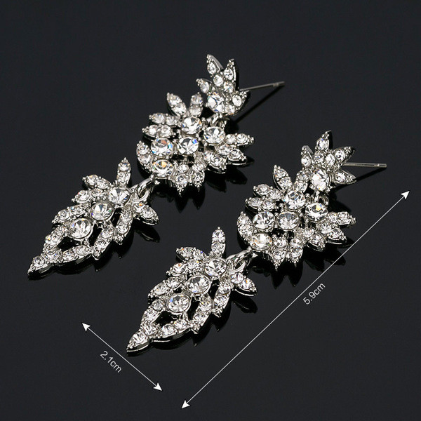 Elegantiški moteriški kabantys auskarai su sidabriniais akmenimis