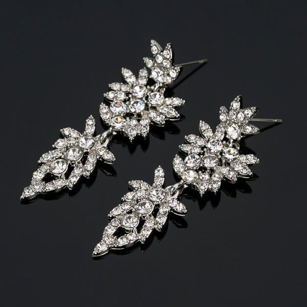 Elegantiški moteriški kabantys auskarai su sidabriniais akmenimis