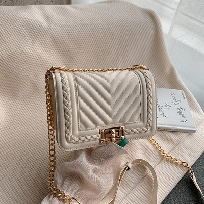 Moderna sieviešu soma no eko ādas ar metāla roktura tipa ķēdīti