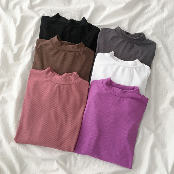 Moderna sieviešu blūze ar pusaugstu apkakli un garām piedurknēm